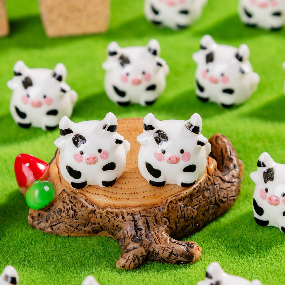 50 Pcs Mini Resin Cow Figurine Bulk Mini Cow Figurine Cake Decorations Cute Miniature Resin Sculpture Ornament Micro Landscape Office Garden Desk Party Tabletop Decor
