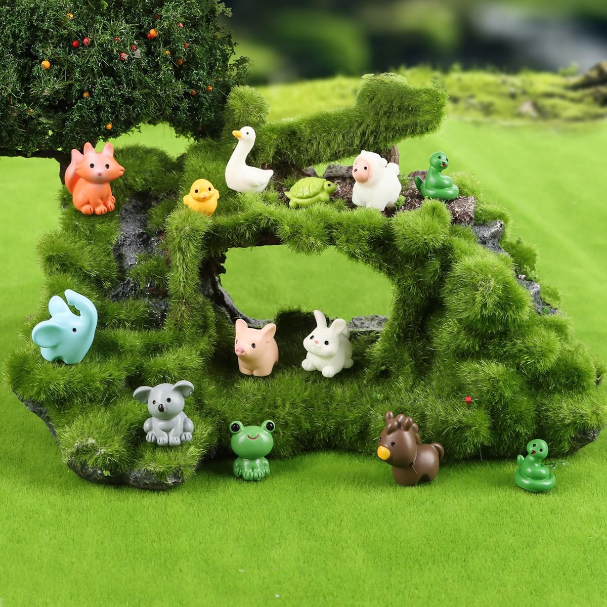 LOKIPA 30PCS Mini Resin Animals Figures, Tiny Resin Animal Miniature Garden Decor Micro Landscape Fairy Dollhouse Ornament for Fairy Garden, Dollhouse, Plant Pots, Bonsai Craft Decor